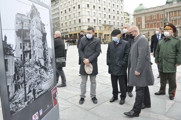 Izložba na Trgu republike: Razoreni Beograd na fotografijama prvi put pred građanima (FOTO)