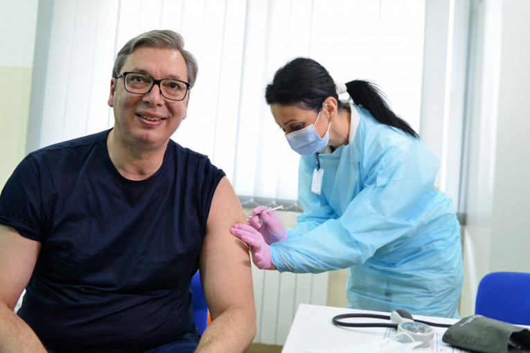 Vučić primio vakcinu protiv koronavirusa u Rudnoj Glavi: Otkrio gde će otići po drugu dozu! (FOTO+VIDEO)