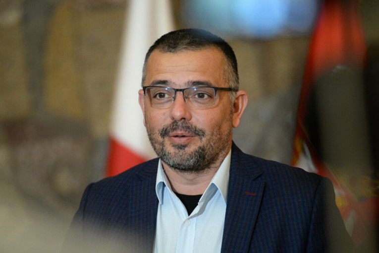 Ministar Nedimović za 24sedam: Građani da ne brinu, povlače se samo sporne serije sladoleda