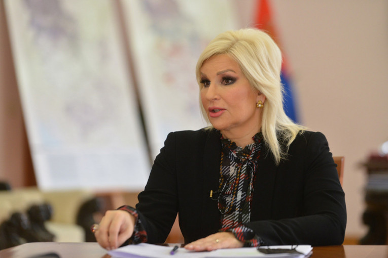 Ministarka Mihajlović: Prvi ugovori sa građanima o zameni stolarije u julu
