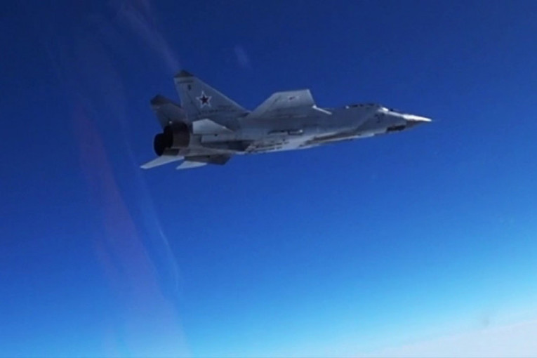 Napeto nad Pacifikom: Zaokret američkog aviona zbog ruskog MiG-a