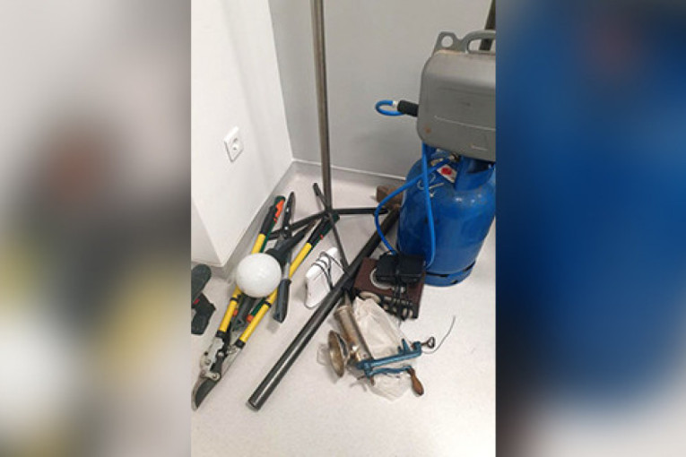 Terorisao svoje komšije i krao im po kućama: Meštani Ripnja besni, traga se za saučesnikom!