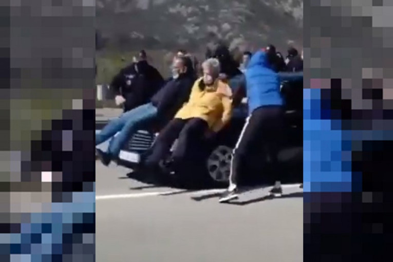 Incident na putu Podgorica-Nikšić, komite pokušale da spreče službeno vozilo vlade da prođe (VIDEO)