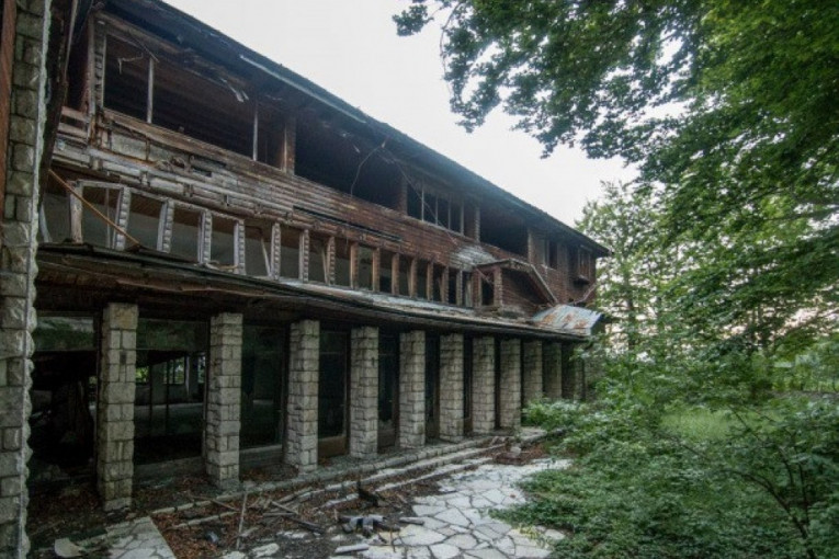 Titova vila koštala 160 miliona evra, a sada je opustošena: Rezidencija u kojoj su organizovane razuzdane žurke postaje naučno-istraživački centar