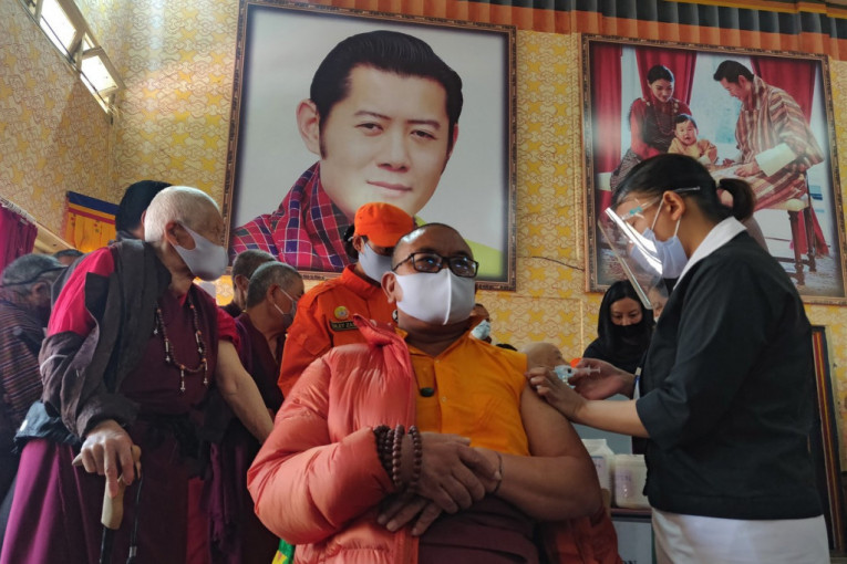 Poslušali zvezde i budističkog monaha: U Butanu vakcinisani skoro svi odrasli stanovnici za samo sedam dana