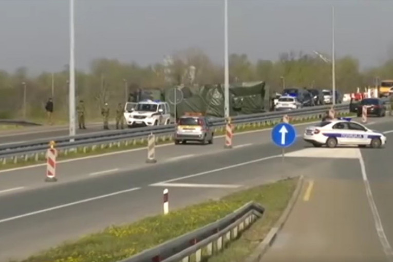 Sve stoji kod Ostružnice: Vojni kamion sleteo s puta, ispala raketa! Ima i povređenih (FOTO)