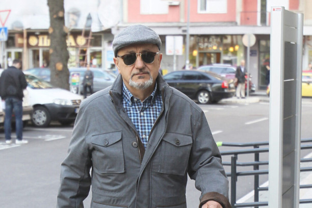 I oni čitaju, zar ne? Dileri čitali "Nebesku Srbiju", a pokojni Kosmajac u trenutku hapšenja u knjizi "Šarić" stigao do poglavlja o sebi!