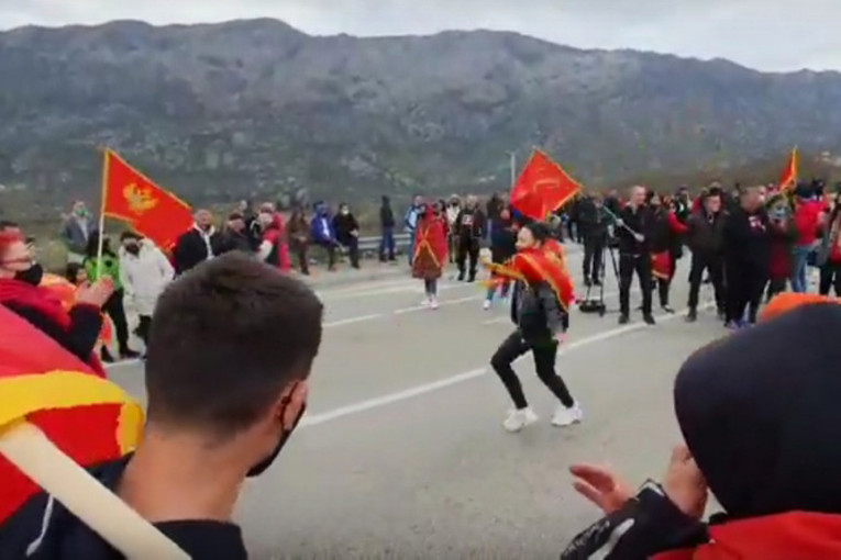 Milove pristalice opet blokiraju  put Nikšić-Podgorica