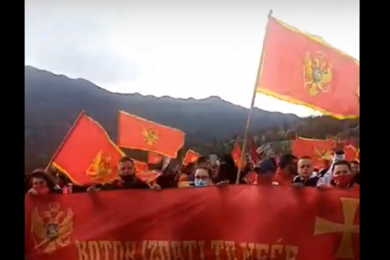 "Komite" nastavili proteste: Blokirali magistralni put zbog Vladine Odluke o državljanstvu (VIDEO)