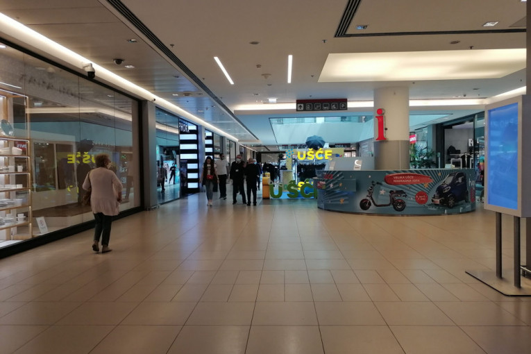 Tržni centri otvorili vrata za posetioce: Na snazi više mera, evo da li se poštuju (FOTO)
