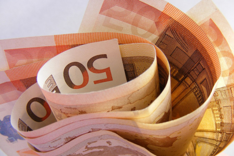 Crnogorci „zaostaju“ 20 evra: Stigla statistika julske plate