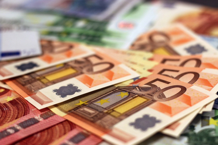 Uprava carina uplatila u državnu kasu 608 miliona evra više nego lane
