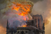 Dan kada je veličanstvena katedrala Notr Dam osvanula u plamenu: Ni posle dve godine nije poznat uzrok (FOTO/VIDEO)