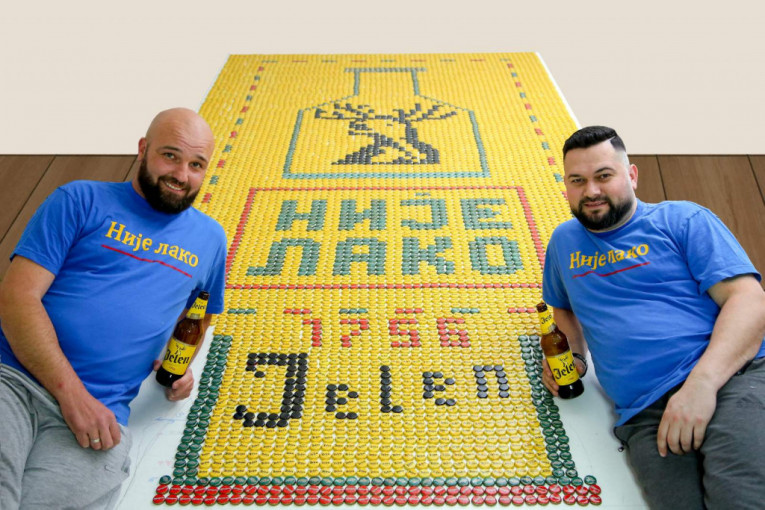 Za tri godine popili stotine litara piva i napravili umetničko delo: Dvojica Čačana sklopili sliku od neverovatnih 10.000 čepova (FOTO)