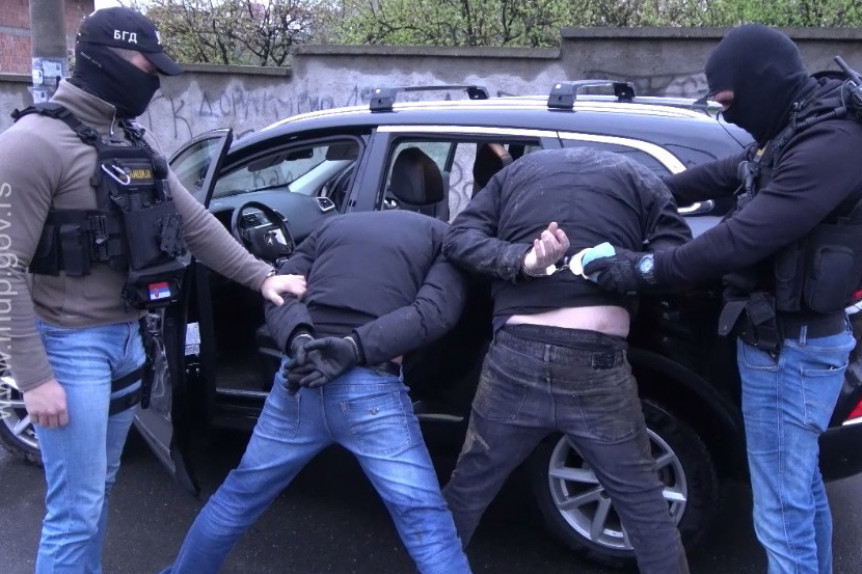 Filmsko hapšenje nakon krađe vozila na Paliluli (VIDEO)