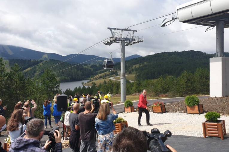 Turistička atrakcija broj jedan na Zlatiboru: Gold Gondola nakon pauze zbog servisiranja, za samo tri dana prevezla skoro 1.000 putnika