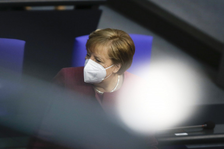 Merkelova traži uvođenje policijskog časa! Otpor u parlamentu - ovo je vraćanje autoritativnog demona! (VIDEO)