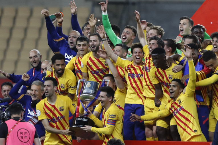 Mesi je podigao prvi pehar, Barselona poslala jasnu poruku rivalima (VIDEO)