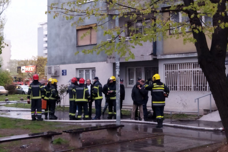 "Čula se lomnjava, pucnji, kao da je ratno stanje": Ispovest stanara zgrade gde je danas izbio požar na Novom Beogradu
