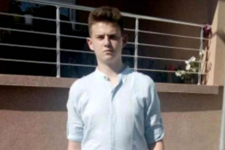 Nestao Nenad (15) iz Lazarevca: Ispratio devojku na autobus i tu mu se gubi svaki trag