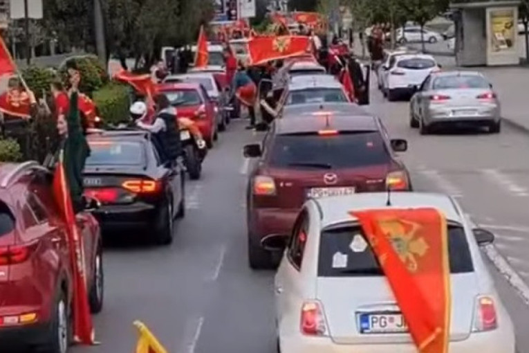 "Komite" ponovo protestuju: Blokirali bulevar ispred zgrade parlamenta Crne Gore (VIDEO)