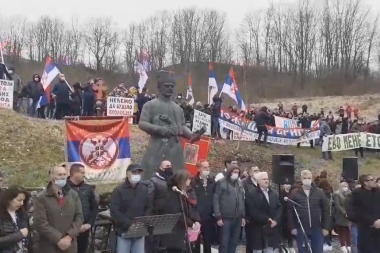 Na protestu u selu Gornja Dobrinja kod Požege meštane pozvali da ne prodaju svoje parcele: "Samo ako smo složni sačuvaćemo našu zemlju"