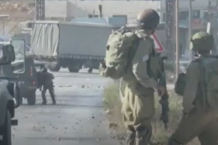 Šok-bombe i vodeni topovi u Jerusalimu! Muslimani gnevni zbog barikada kod kapije Damaska (VIDEO)