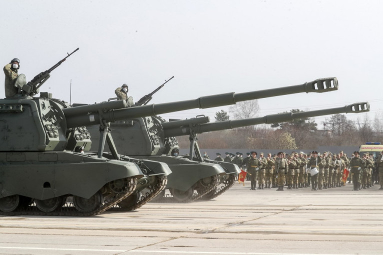 Rusija naložila vojnicima da se vrate u baze, Zelenski pozdravio odluku
