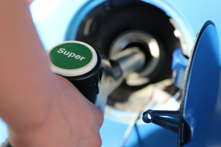 I Mađari „zakucali“ cenu goriva: Benzin ne može preko 1,31 evro