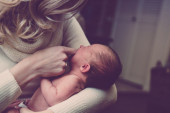 Dvomesečna beba zaražena kovidom: Prvi simptom virusa je bio krmelj