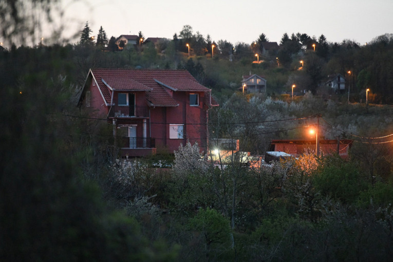 Tri važna čoveka večeras u Ritopeku nadgledaju "češljanje" Belivukove kuće strave