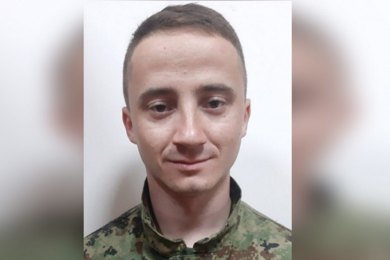 Desetar Ognjen Trajković (20) poginuo tokom padobranskog skoka: Kolege i prijatelji pamtiće njegovu ljubav prema vojnom pozivu!