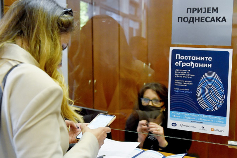 Otvoren e-šalter u Beogradu za pomoć građanima: Olakšane različite vrste usluga (FOTO)