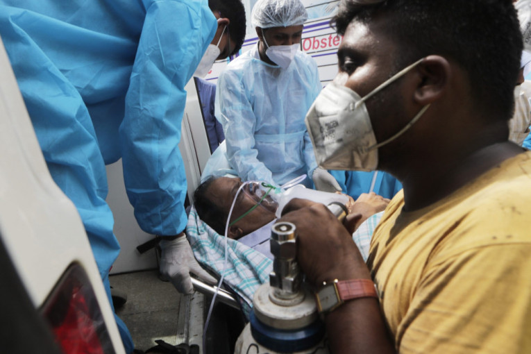 Horor zvani Indija! Procurio strašan snimak - pacijenti ostavljeni da umru, a lekari se sakrili! (VIDEO)