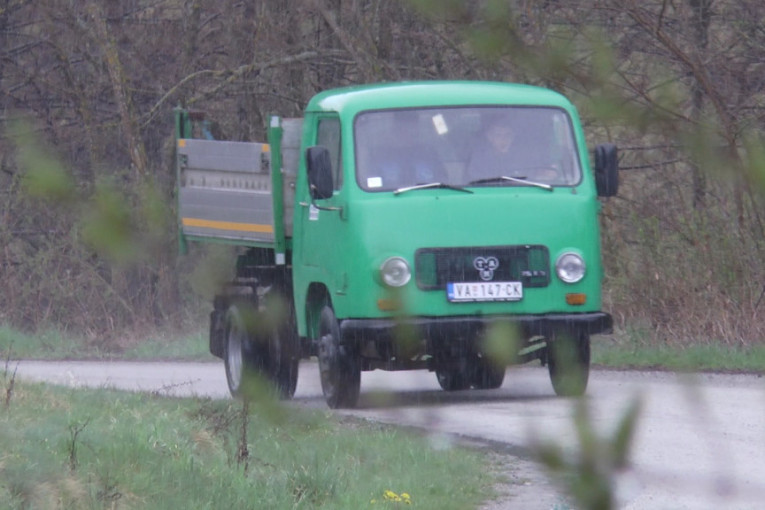 Paja i Jare na milanovački način: Zeleni "tamić" se ne gasi, a dva mlada majstora ruše sve predrasude o razmaženoj omladini (FOTO)