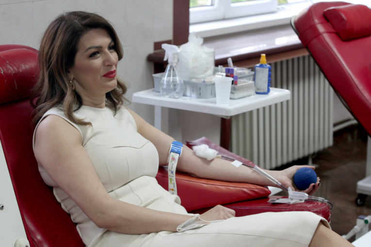 Ministarka turizma donirala krv i pozvala građane da se priključe akciji