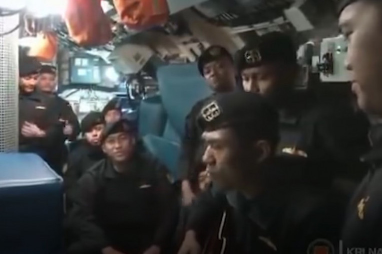 Objavljen zadnji snimak iz potonule podmornice: Članovi posade zajedno pevali pesmu za rastanak (VIDEO)