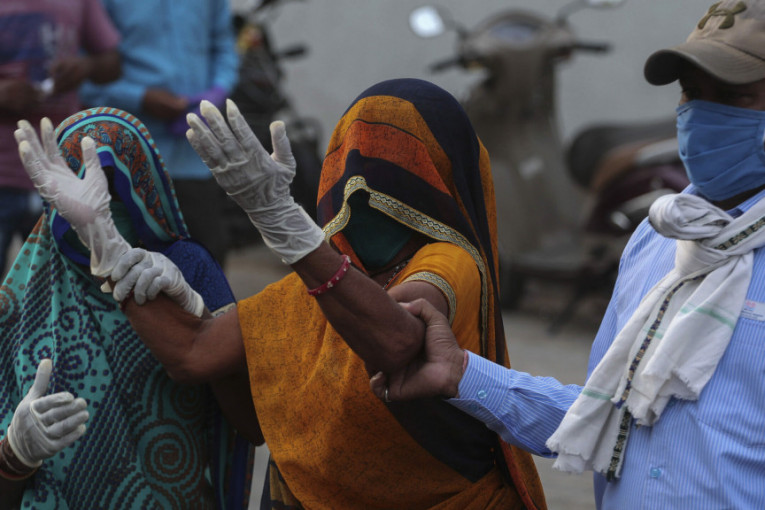 Pakleni vrtlog nemilosrdne korone: Zašto bi ceo svet trebalo da se zabrine zbog divljanja pandemije u Indiji?