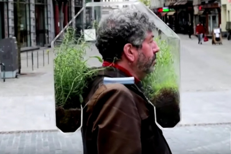 Kreativnost bez granica: Belgijski umetnik umesto maske nosi mini-oazu (VIDEO)