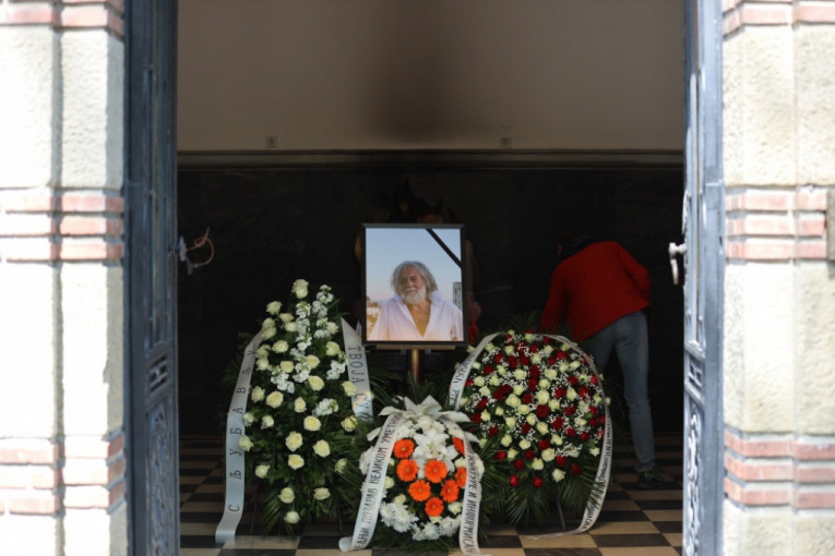 Miloš Šobajić uz zvuke frule sahranjen u Aleji zaslužnih građana (FOTO)