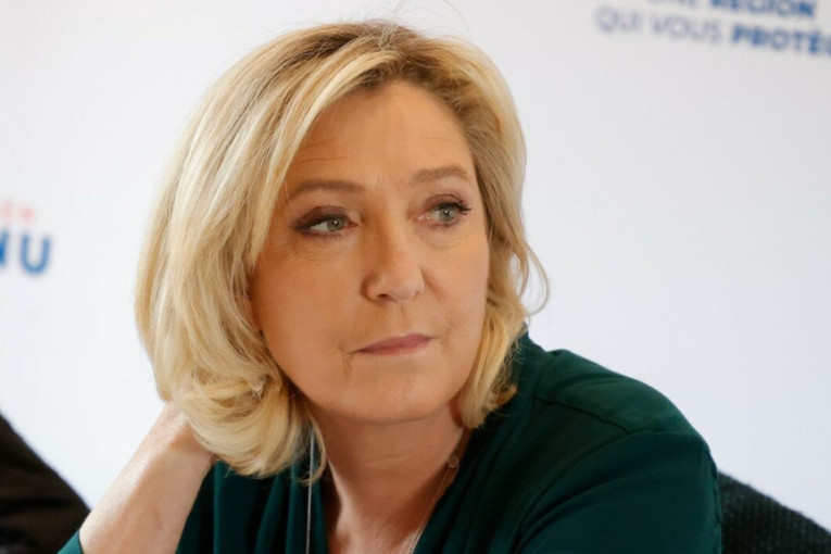 Uz Marin le Pen sve veći broj Francuza: Makron gubi podršku