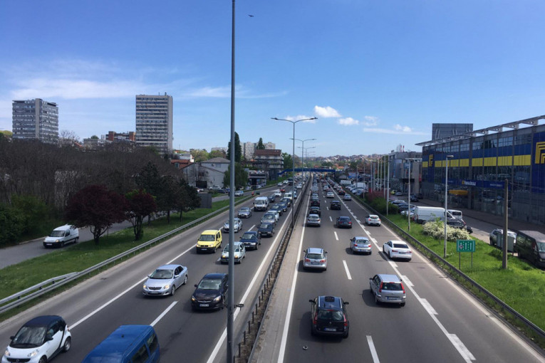 Ogromna kolona vozila na auto-putu: Predstojeći praznici zagušili izlaze iz Beograda (FOTO)