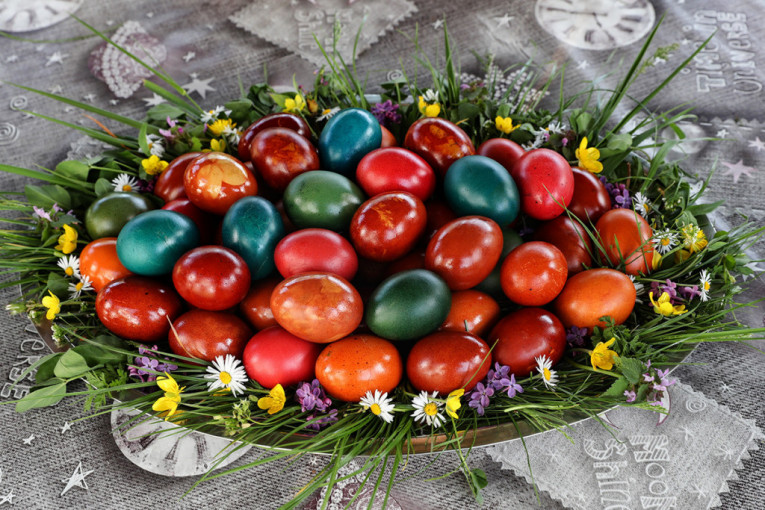 Da se ne otrujete: Evo koliko dugo smete da držite jaja na stolu posle Uskrsa