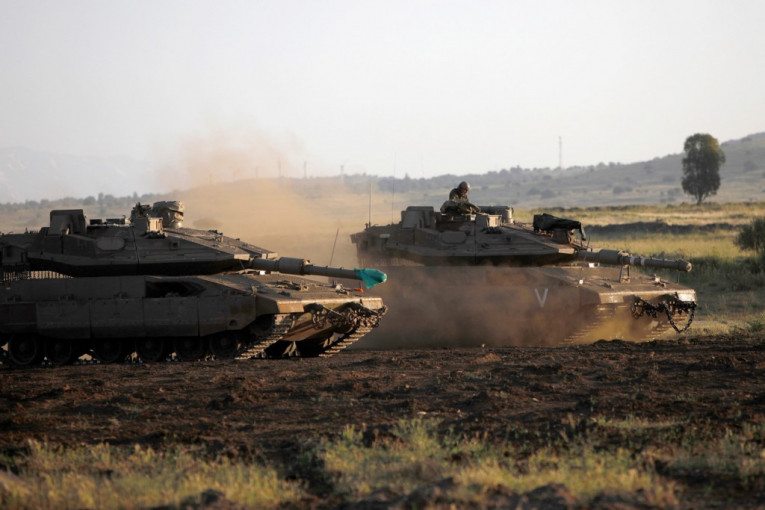 Ruski tenkovi "hitaju" ka granici sa Avganistanom (VIDEO)