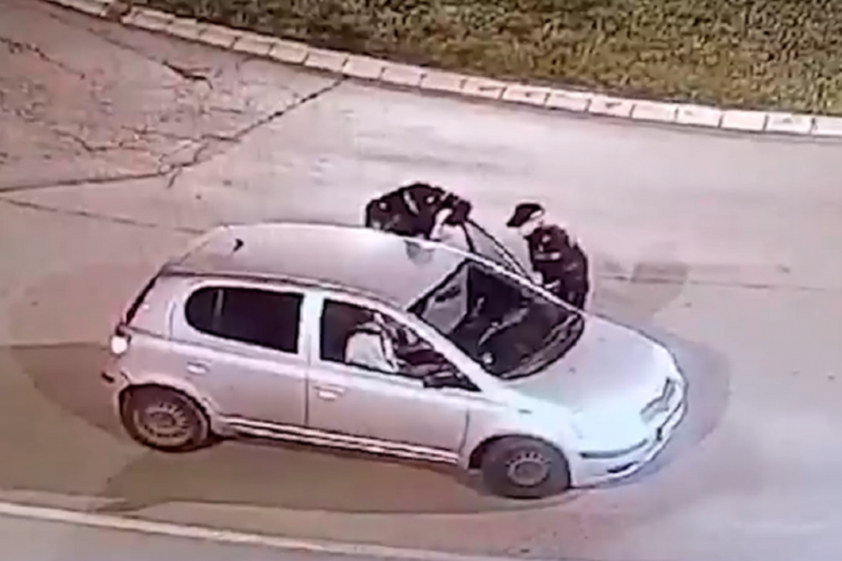 Kako je okončana filmska potera na Novom Beogradu: Policajac pucao u gumu i sebi spasao glavu (VIDEO)