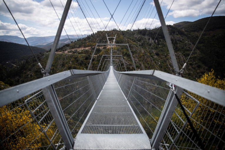 Portugal je dobio najduži viseći pešački most na svetu: Meštani se nadaju turistima