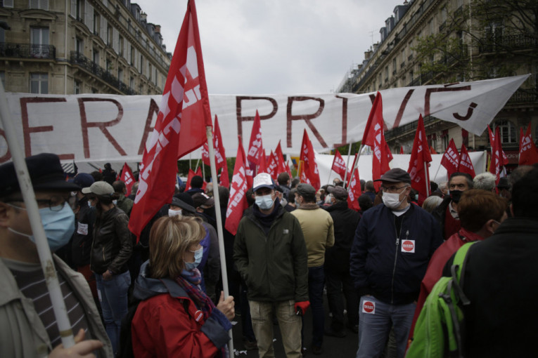 Praznik rada u Francuskoj ponovo na ulicama, sukob demonstranata i policije (VIDEO)