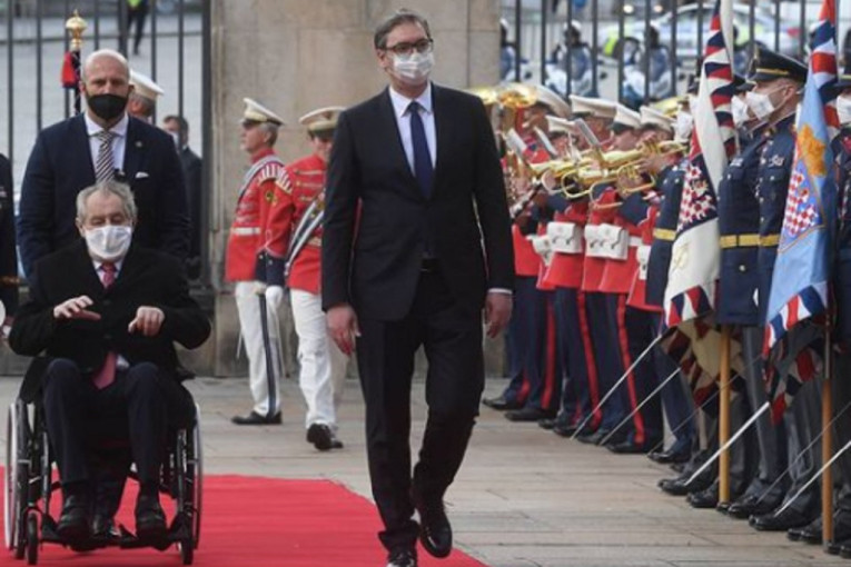 Pregled godine: Ustoličenje pod puškama, barikade, investicije, oproštaj od velikih ljudi