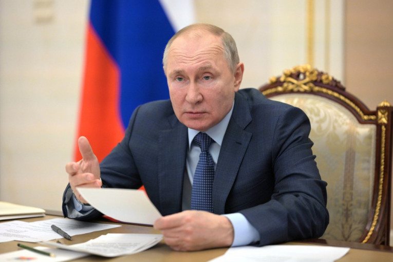 Putin optužuje Ameriku: Njihov špijunski avion pratio britanski razarač u Crnom moru!