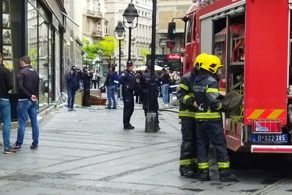 Požar u školi u Knez Mihailovoj: Klimatizacija planula, hodnik pun dima